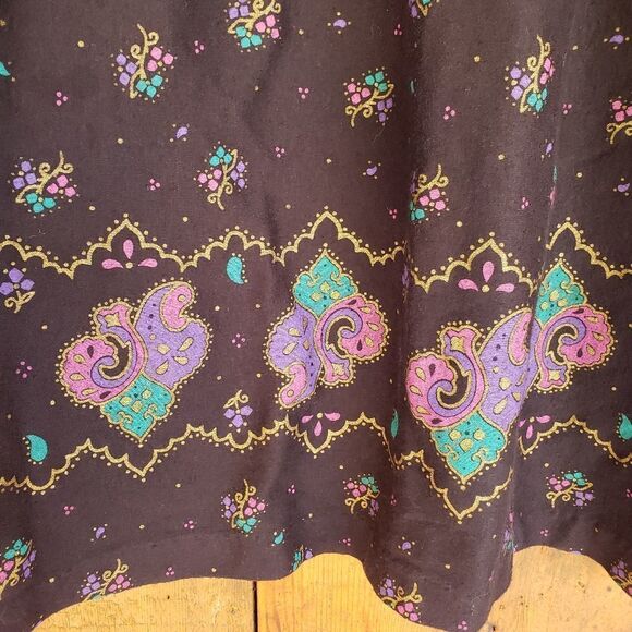 Vintage Closely Knit Skirt with Boho Print throughout - Picture 2 of 14